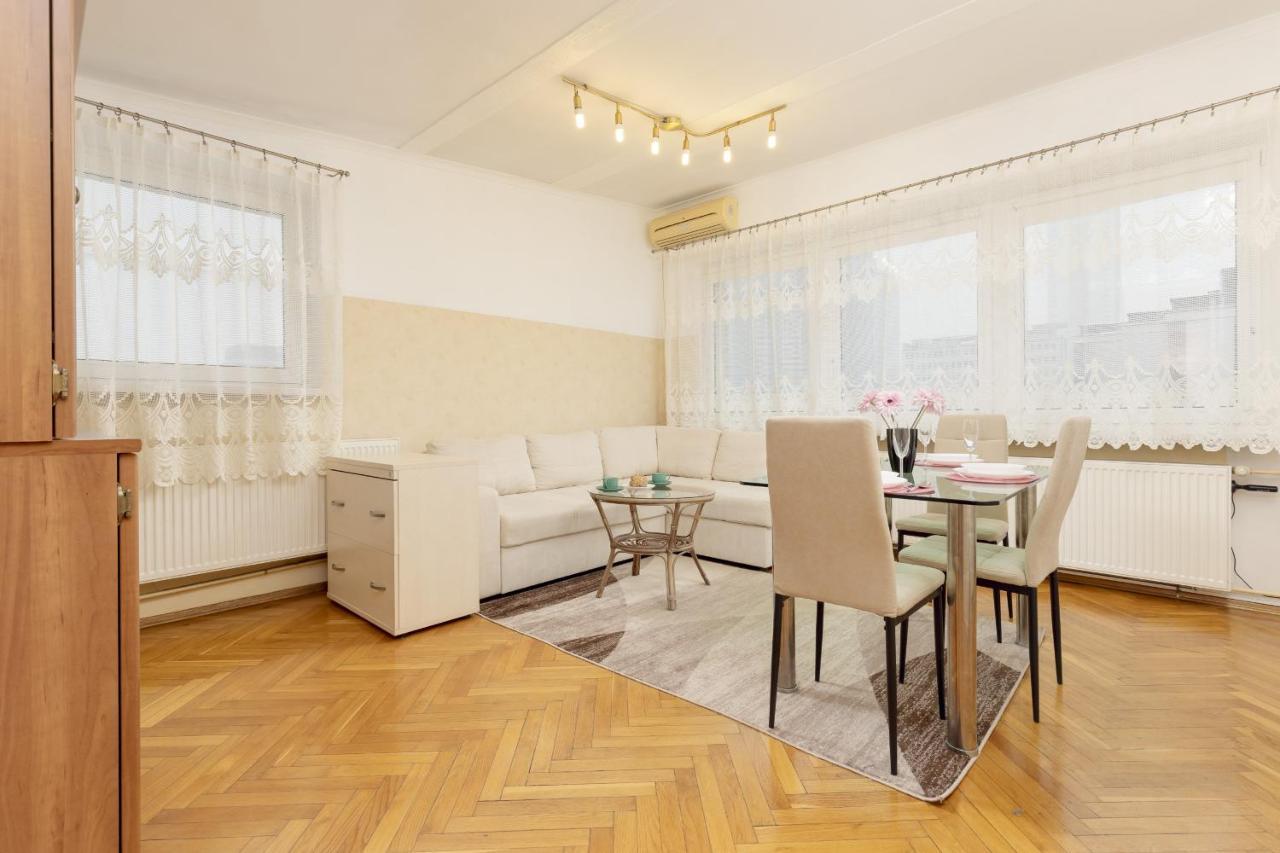 Appartement Sienna With Ac In The Center Of By Renters Warschau